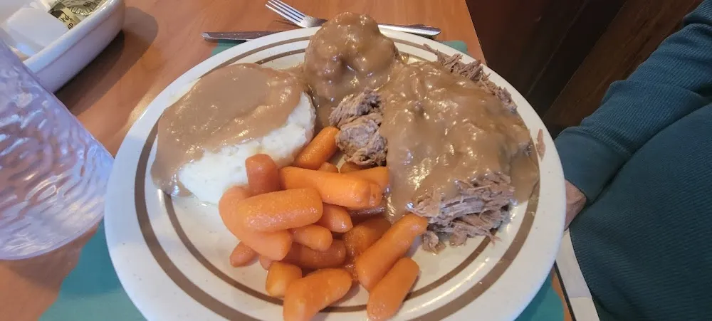 Hot Roast Beef with Mashed Potatoes and Gravy